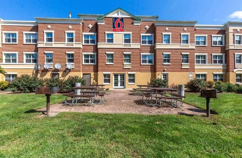 Gaithersburg Apartment | Studio 6 Gaithersburg|Cozy 2 Queen|Nsmk|Kitchen
