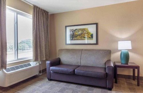 Secret Cove Hotel | Studio 6 Suites Jacksonville Deerwood Park FL