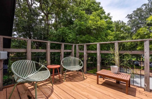 Gainesville Apartment | Studio at The Key - 1mi to UF & DT , Full Kitchen