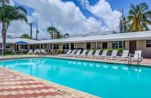Pompano Beach Apartment | Studio Beach Haven Kitchen | Pool | Parking