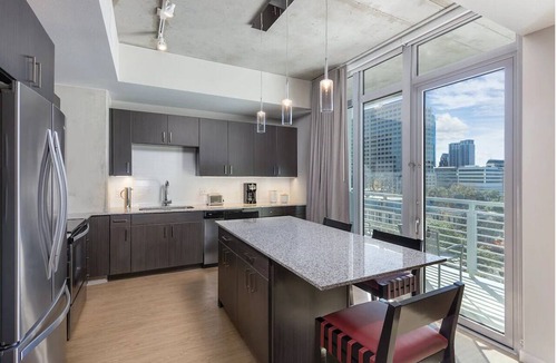 Civic District Condo | Studio unit/Austin - Full Kitchen, W/D, Rooftop Pool, & More!