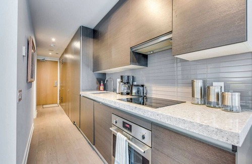 Fashion District Apartment | Stunning 1BR Executive Suite in Popular King West