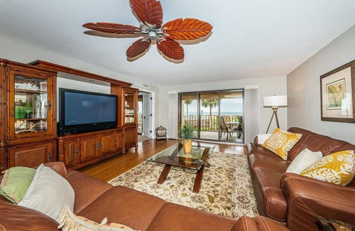 Belle Vista Condo | Stunning 2+ St. Pete Beach condo directly on the sand.