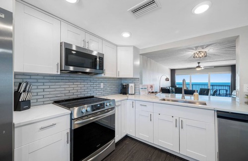Madeira Beach Condo | 🐬Stunning 2BR Beachfront Condo with Gulf Views & a Gorgeous Pool!– Ocean Sands Unit 903🐬