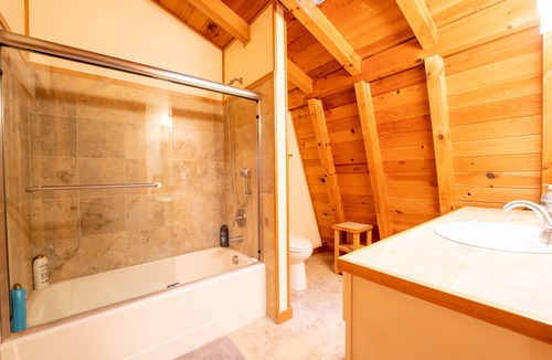 Cleveland Cabin | Stunning 5BR Lodge - Hot Tub & Table Rock Views