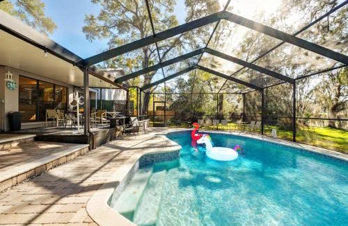 Temple Terrace House | Stunning Home w Heated Saltwater Pool & Pond View