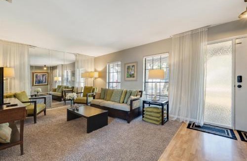Temple Terrace House | Stunning Home w Heated Saltwater Pool & Pond View