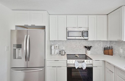 Chandler Park House | Stunning Modern And Elegant Townhome. Five Minute Walk To The Beach ☀️
