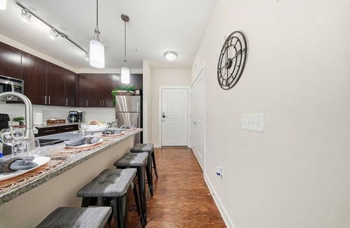 Courier City - Oscawana Apartment | Stylish 2BR w/Balcony, Pool & Pet-Friendly #15