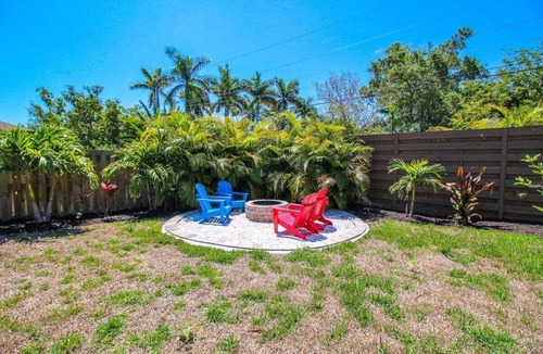 South Sarasota House | Stylish 3/2 pool home near Siesta Key - Turtle House