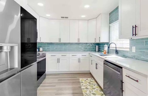Southgate House | Stylish 4BR Near Siesta Key | Sleeps 8 | Fast WiFi