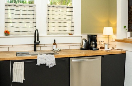 Ybor City House | Stylish Bungalow close to downtown- Historic Landmark District !Summer Deals!
