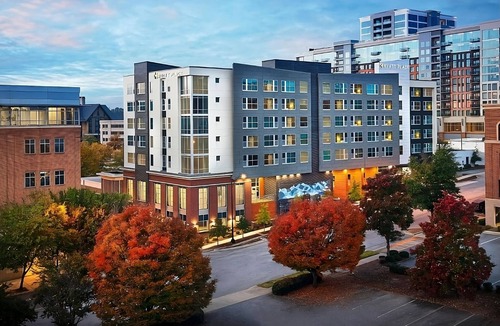 Greenville Downtown Apartment | Stylish City Retreat | Pool, Beach Access, Waterfront & Prime Location