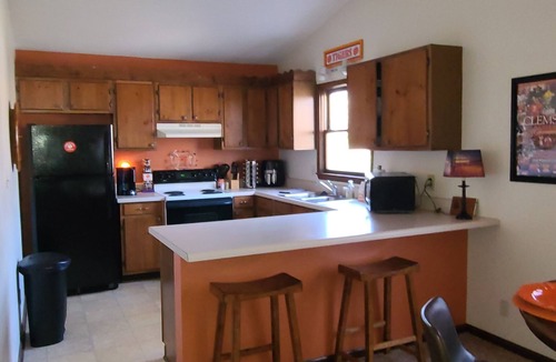 Clemson House | Stylish Clemson House 1 mile from stadium-The Hill @ Stoney Creek, pets ok