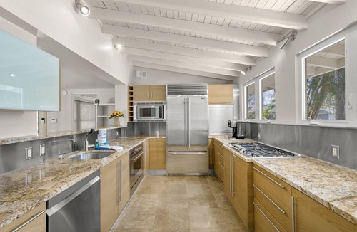 Saint Armands Key House | Stylish Hidden Gem w/Pool Steps to Lido Beach & St. Armands Circle