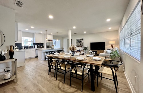 Largo House | Stylish Home. Heated Pool & Spacious Parking