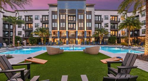 Deerwood Apartment | Stylish Lux Haven Southside Pool Mayo Clinic Beach