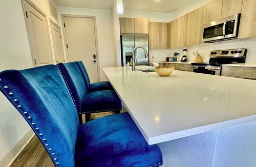 Deerwood Apartment | Stylish Lux Haven Southside Pool Mayo Clinic Beach