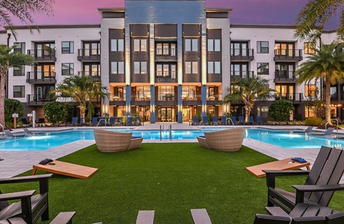Deerwood Apartment | Stylish Lux Haven Southside Pool Mayo Clinic Beach