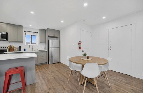 Rosemount House | Stylish Main Floor Suite | Near Downtown Kitchener