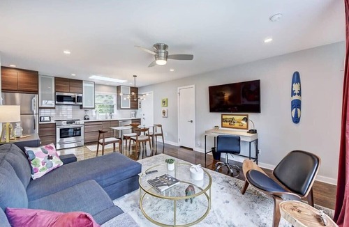 Cherry Condo | Stylish Myers Park 1BR King Condo | Queens Rd