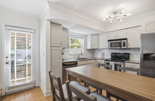SoHo House | Stylish S. Tampa Townhouse - Fire Pit + Grill - Walk to SoHo