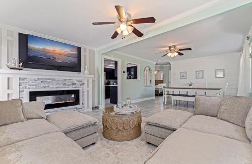 St. Petersburg House | Stylish St Pete Vacation Home w/Private Pool!