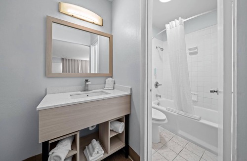 Daytona Beach Hotel | Suburban Studios Daytona Beach - Speedway