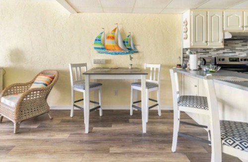 Thomas Drive Condo | Sugar Beach condo steps away from the ocean