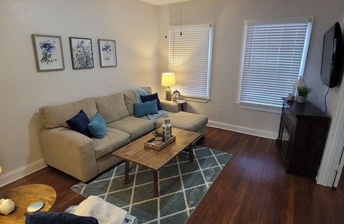 Courier City - Oscawana Apartment | Suite 4 - Casablanca of Hyde Park