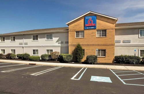 East Brunswick Hotel | Suite Near Exit 9 w/Kitchen