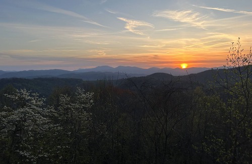 Beech Mountain Ski Chalet | Summer Fun in the Mountains at Skyline View on Beech!