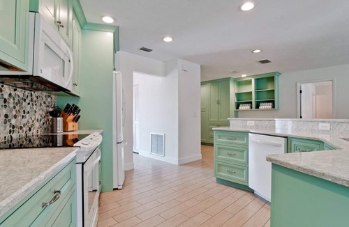Bradenton House | Summer Special! !Only 4 miles to AMI! Huge Pool! NEW Hot Tub!