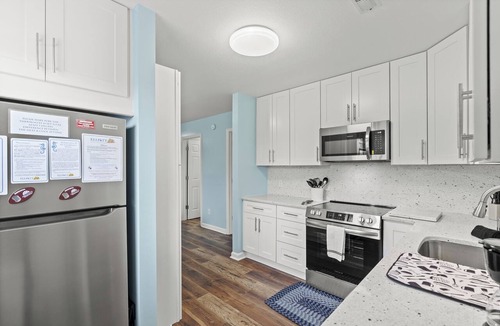 Crescent Beach Condo | Summer Times #4 - 2 Bedroom Located Close To The Beach