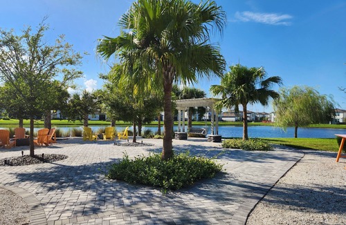 Parrish Villa | SUMMER VACATION New 3 Bedroom Villa Pet Friendly Laundry AC Lanai Grill 3 Pools!