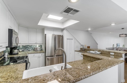Madeira Beach House | Sun-drenched Townhome on beautiful Madeira Beach!