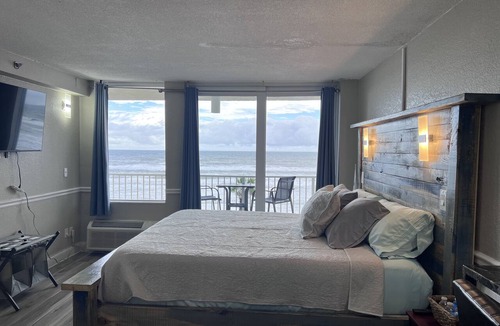 Lenox Park Condo | Sun Rise-Pool-On the Beach
