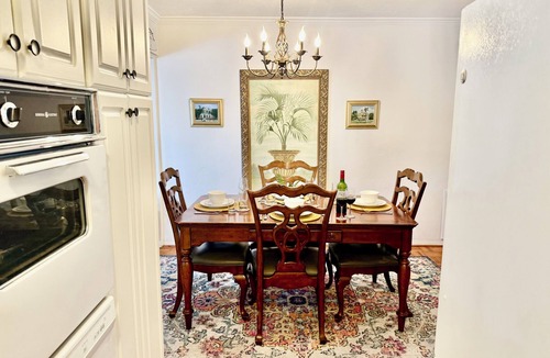 Arlington Park House | Sun & Splash Retreat Minutes to Beach + Downtown