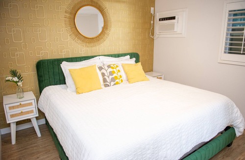 Indian Shores Hotel | Sunburst Inn The Beachside Suite - Room 5