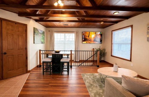 Greer Apartment | Sunlit Loft, Near GSP and Private Entry