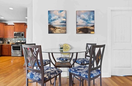 Tranquil Harbour House | Sunny Daze/325 NE 47th Street