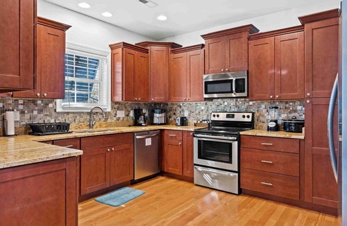 Tranquil Harbour House | Sunny Daze/325 NE 47th Street