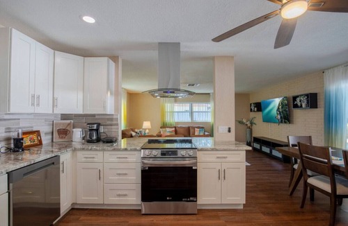 Seminole House | Sunny Escape-Heated Pool