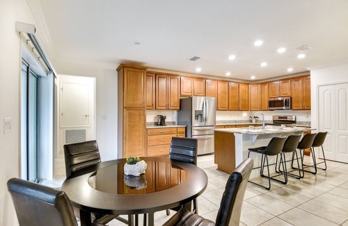 Palm Harbor House | Sunny Florida Home w/Lanai: 9 Mi to Beach!
