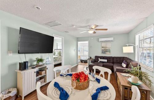 Indian Shores House | Sunny Isles Cottage