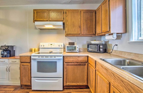 Tranquil Harbour Cottage | Sunny Oak Island Retreat - 3 Blocks to Beach!