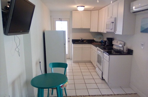 Greater Northdale House | Sunny warm private secure apartment
