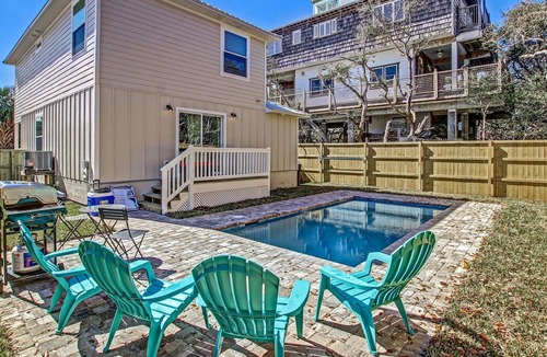 Vilano Beach House | Sunnyside Close to Ocean & Historic St Augustine Pool Home for 10