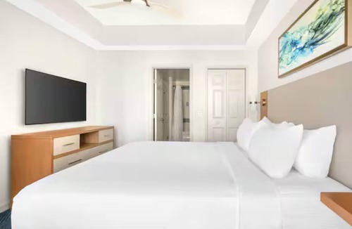 Ormond Beach Hotel | Sunrise 1BR Suite w/Kitchen l Near Daytona Lagoon & Atlantic Ocean Walks