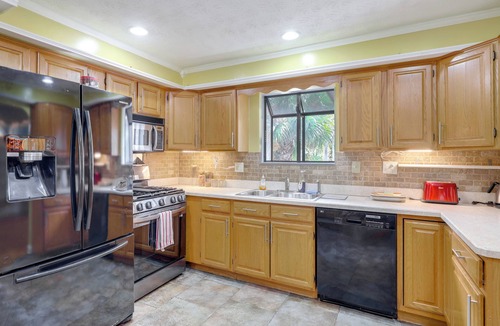 Orange Park House | Sunroom & Spacious Yard! Family Gem in Orange Park